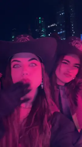 hoy nos tocó cena de bienvenida en un rooftop en frente al Empire State con todo el grupo de LATAM🥹🇺🇸#FantaHalloween #FantaFactory