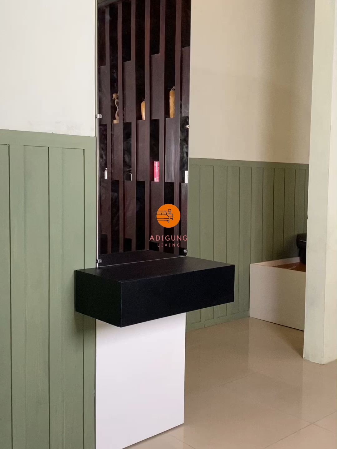 Bingung cari penyekat ruangan yang fungsional? Cermin partisi ini jawabannya—bisa jadi lemari, rak, dan pemanis interior sekaligus. ===================================== 💡Bisa Custom 🚛 Bisa COD 📱085174420979 ===================================== ✅TIKTOK: ADIGUNG LIVING ✅SHOPEE: ADIGUNG LIVING ✅INSTAGRAM: ADIGUNG LIVING #standingmirror #mirror #homedecor #furniture #fyppppppppppppppppppppppp #lemaritas #rakmakeup #lemarisliding #rumahminimalis #cermin #lemari
