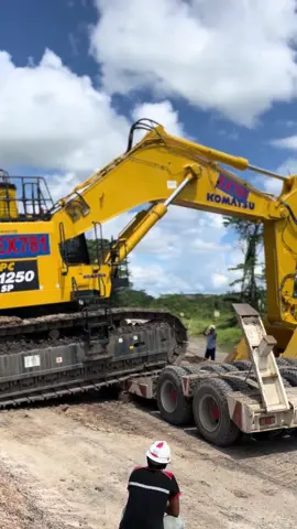 sa kasih hai hai unit baru😜 #komatsu #pc1250 #tambangbatubara #tambangbatubarakalimantan #batubara 
