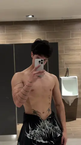 Aún faltan un par de kilos pero no quita lo orgulloso que estoy de mi mismo ❤️‍🩹.                              #GymTok #cambiofisico #gymrat #ectomorfos 