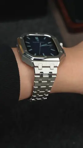 Your Apple Watch just went from tech guy to ‘rich guy’. #asmrvideo #applewatch #applewatchband #luxurywatches #audemarspiguet 