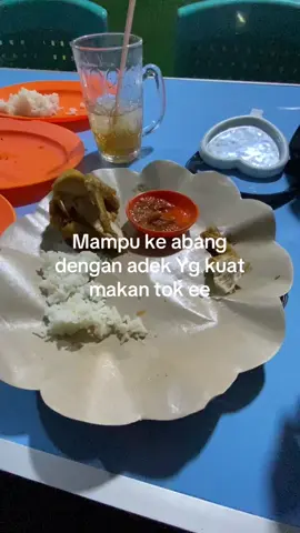 + kuat jajan🤣 @livia_rrmd 2 porsi sorng 🤣  #fyptiktok #fyppppppppppppppppppppppp #sambaspride⚡ #fypberandatiktok 