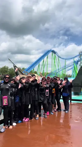 kubahagia❤️❤️❤️ #familydaydesaru #waterpark #rolercoster #desarucoast  #storytime  #adventurewaterpark  #janganlupabahagia  #fyppppppppppppppppppppppp 