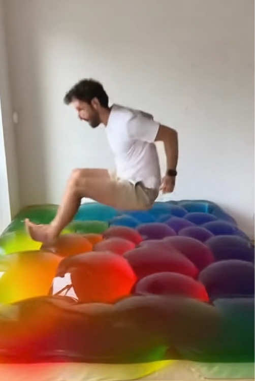 I just think this jelly bed is fun, but it doesn't seem to be suitable for sleeping. What do you think?😎😎#jellybedchallenge #viralvisuals #satisfyingvideos #jellybed #crushing 