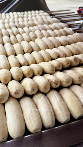 The Most Delicious Grilled Bananas in Bangkok! 📍Location กล้วยปิ้ง สายสุวรรณ (ตลาดน้อย) 💰Price  USD 0.30 / THB 10 / KRW 440 #banana #fruit #viral 