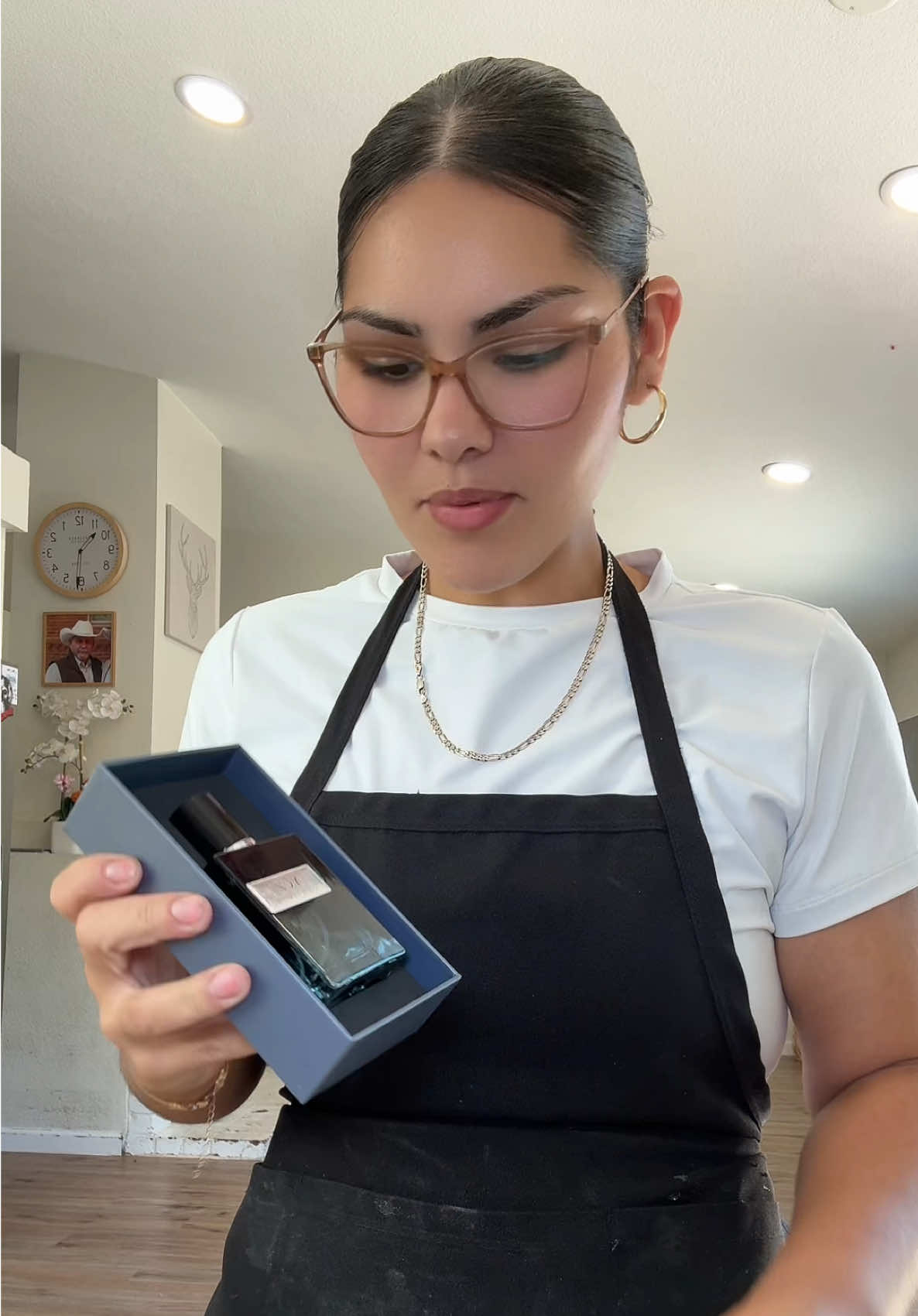 Smells sooo gooood!!!!! #foryoupage #menperfume #mencologne #ycz #yczcologne 