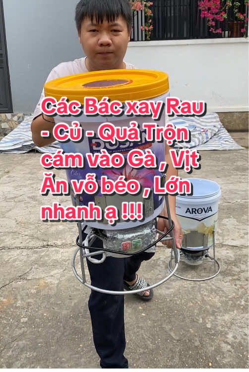 Các Bác xay Rau - Củ - Quả . Có chiếc Máy này Trộn cám vào Rất tiện và nhanh . Gà , Vịt ... Ăn vỗ béo , Lớn nhanh , Khoẻ mạnh ạ #mayxaythucanchannuoi #channuoi #xuhuongtiktok 