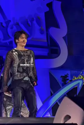 masih nangisin outfitnya Daniel 😭 untung nya dia cakep banget 😌 #smtr25 #callmebaby #exo 