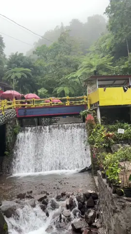 Jernih dan menyegarkan. Spot terbaik di Karanganyar! ⛰️ #AirTerjunJumog #Karanganyar #PesonaIndonesia #JelajahJawaTengah #WisataAlam