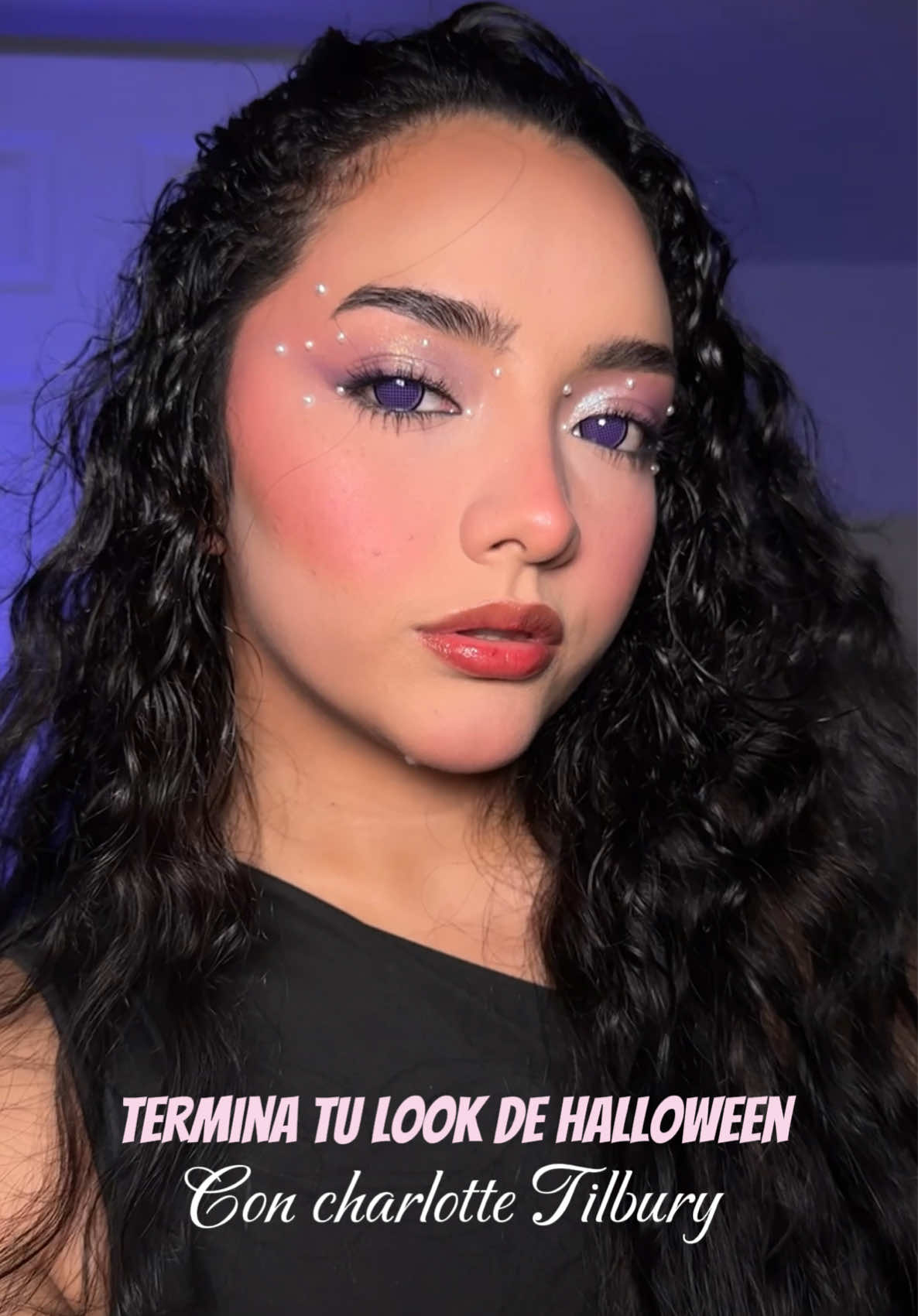 Para que tu maquillaje dure toda la noche debes de sellar muy bien tus productos en crema  que mejor que con estos de @Charlotte Tilbury   Puedes conseguir este y más productos desde mi link con descuento:  https://friends.charlottetilbury.com/s/makeup.by.fer #AD #CharlotteTilbury #MagicBeautyStars#halloweenlook #sirenamakeup 