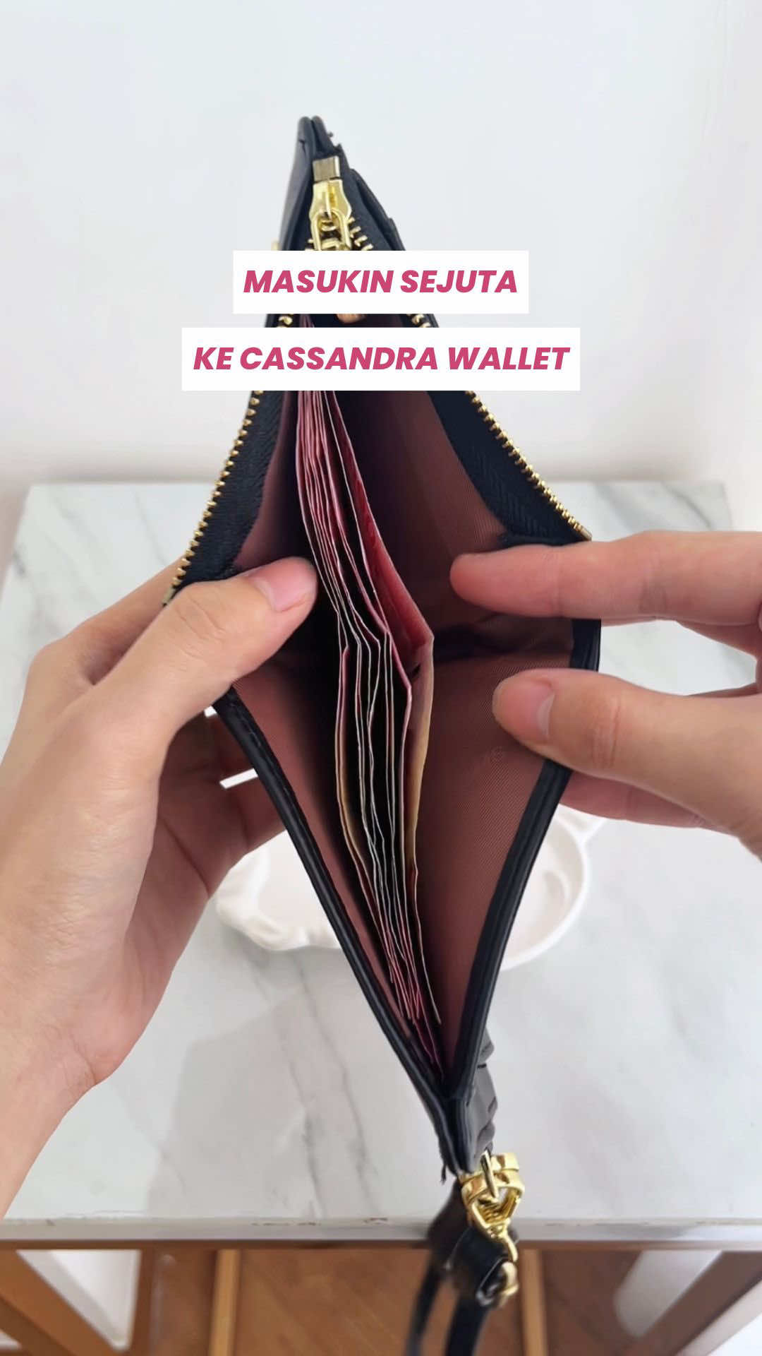 Membalas @✯⍺𝗇geƖ✯ Sejuta aja muat di Cassandra Wallet😎🤪#JimsHoney #WIBGAJIAN #PromoGuncang1010 #GajianSale #lanyardidcard 