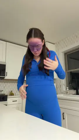 I think I’m turning into a blueberry 🫐 #violetbeauregarde #violet #halloweencostume 