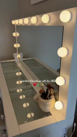 The absolute perfect gift😍 It’s GORGEOUS🪞✨ #girlfriendgift #giftforher #giftideasforgirlfriend #vanitymirror #giftideas 