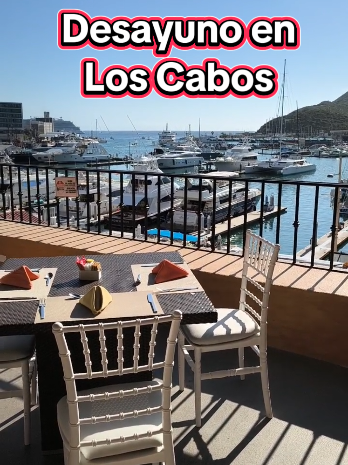 Desayuno con vista a la Marina en Los Cabos. El Restaurante Vista Roof del @Hotel Tesoro Los Cabos  es una excelente opción.  Abre desde las 7:00 am . Se encuentra en el segundo piso del hotel. El desayuno buffet es delicioso y muy completo.  Las quesabirrias están para chuparse los dedos.  La comida y la cena a la carta es deliciosa.  La atención de cada uno de los meseros es fenomenal.   Si no te hospedas con ellos, pregunta por el costo del desayuno buffet o el Day Pass que incluye el uso de la alberca.  Si vas de vacaciones, te recomiendo el  plan todo incluído.  #desayuno #loscabos #dondecomer #buffet #comidamexicana 
