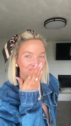 Another sweater from the recent thrift haul! Love the look of a white tee under a v-neck sweater! Ya girl has not been feeling the best so it’s been a leggings week, but you can still make it cute & comfy! Hair scarf is from @Dollar Tree  how cute!  #OOTD #outfitideas #outfitideas #smallcontentcreators #dailyfashion 