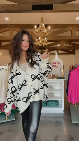 Cozy Season is here 🖤  #fyp #cozy #sweater #fallfashion #fashion 