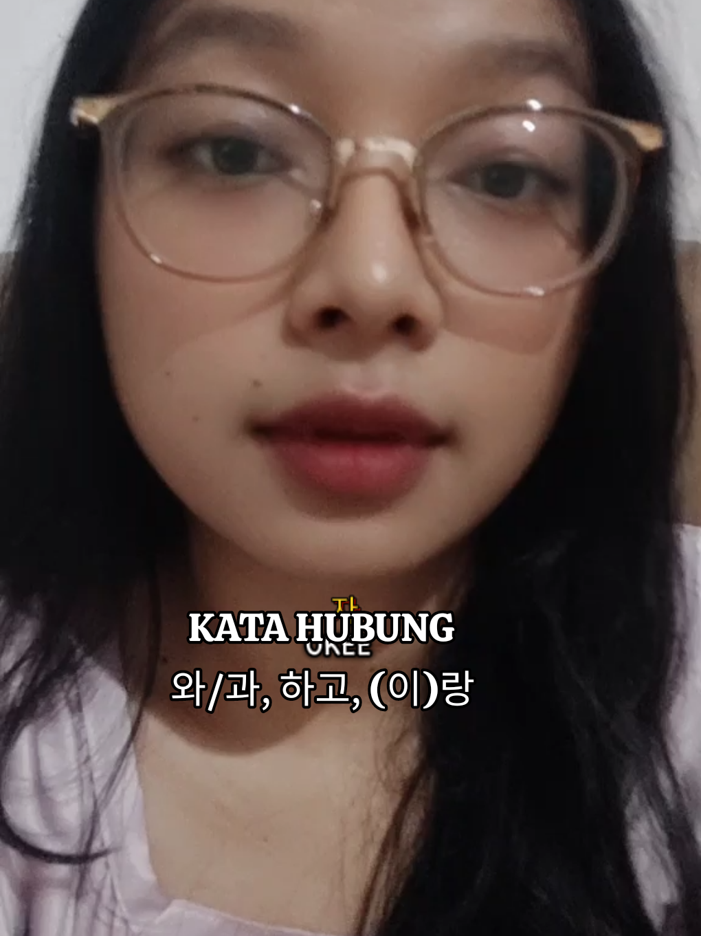 kata hubung ini  (와/과, 하고, (이)랑)  mungkin sering kita dengar dalam bahasa Korea tapi kadang bingung bedanya dimana, yuk belajar bareng supaya kedepan kita bisa tahu penggunaan kata tergantung konteks kalimatnya.  #katahubung #bahasakorea #koreanlearning 