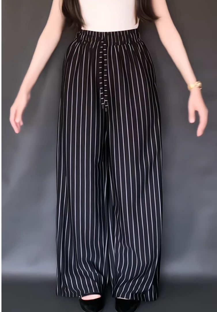 Stripe pants cantik yang aku pakai dari @HYLE Clothing 🫶🏻💗#outfitcewek #outfitideas 