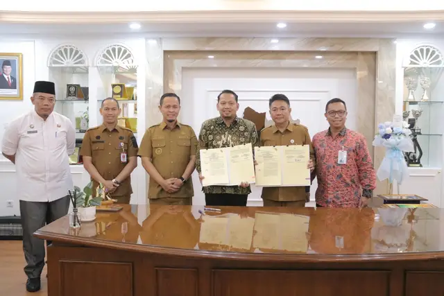 Segala sesuatu yang dibangun dengan niat baik insyaAllah membawa berkah. Hari senin lalu bersama Bank BSI, kita sepakat untuk berkolaborasi dalam upaya menghadirkan pelayanan yang lebih adil, transparan, dan membawa manfaat bagi umat. Semoga kerja sama ini jadi langkah kecil menuju Pekanbaru yang lebih amanah dan sejahtera.