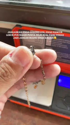 Menerima jual emas tanpa surat(bukan hasil kriminal) Emas 6k,8k,9k,10k-24k Emas lokal/luar negeri Pembelian lama dijamin naik nota alias tanpa potongan  Lokasi lapak di depan APOTEK GLORIA COMAL #fyp #jualbeliemas #salmongold 
