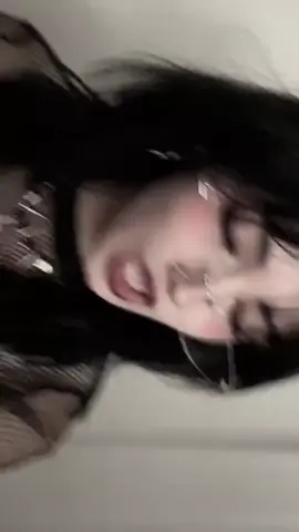 que triste #egirl #egirldancing #minifalda #goticas #fyp 