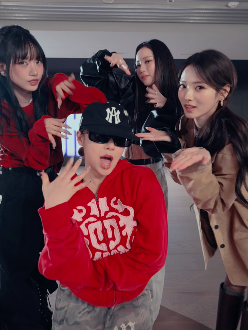 BURNING UP with #LEEJUNG 🐈🔥 #MEOVV #미야오 #SOOIN #수인 #ANNA #안나 #NARIN #나린 #리정 @leejunglovesyou #BURNINGUPchallenge #BURNINGUP #MEOVV_BURNINGUP #THEBLACKLABEL #더블랙레이블