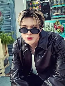 J with or without glasses? #jeno #leejeno #nctdream #fypage #fyp 