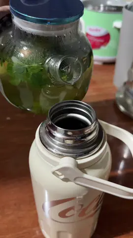 ✅ Pwede sa stove (gas/electric) para direktang init ng tubig. ✅ Removable infuser para malinis na tsaa, walang dahon sa baso. ✅ Non-drip spout at komportableng hawakan. ✅ Malapad na mouth—madaling linisin! ✅ Safe sa BPA-free glass, sakto sa loose leaf, fruit tea, o flowering tea! ✨ From family meals to party servings—hindi ka iwan ng 1000ml/1600ml capacity! #BrewGoals #TeaEssentials #PraktikalNaPaborito @Locaupin 