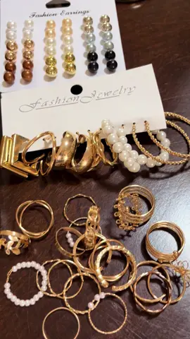 Joyería de moda decorada con perlas sintéticas, juego de joyería con aretes, pulsera, collar y anillo con forma de corazón, flor y geométrica #jewelry #daintyjewelry #cuteaccesories #jewellrybusiness #womengifts 