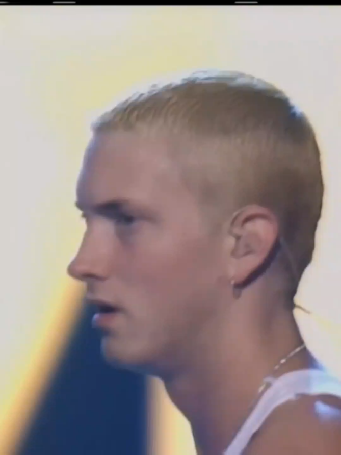 Eminem-The Way I Am (Live at MTV Music Awards 2000)