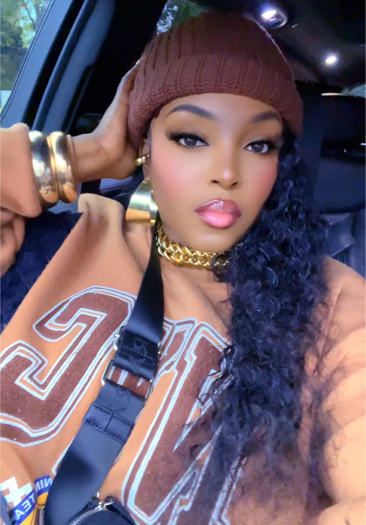 Brown skin girl… Your skin just like pearls… The best thing in the world… Never trade you for anybody else🤎