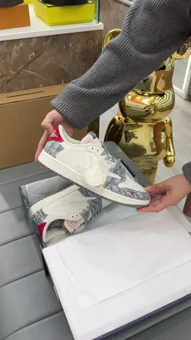 Quay về đây e cầm tay#reviewgiay #giày #reviewgiaysneaker #sneakers #oder 