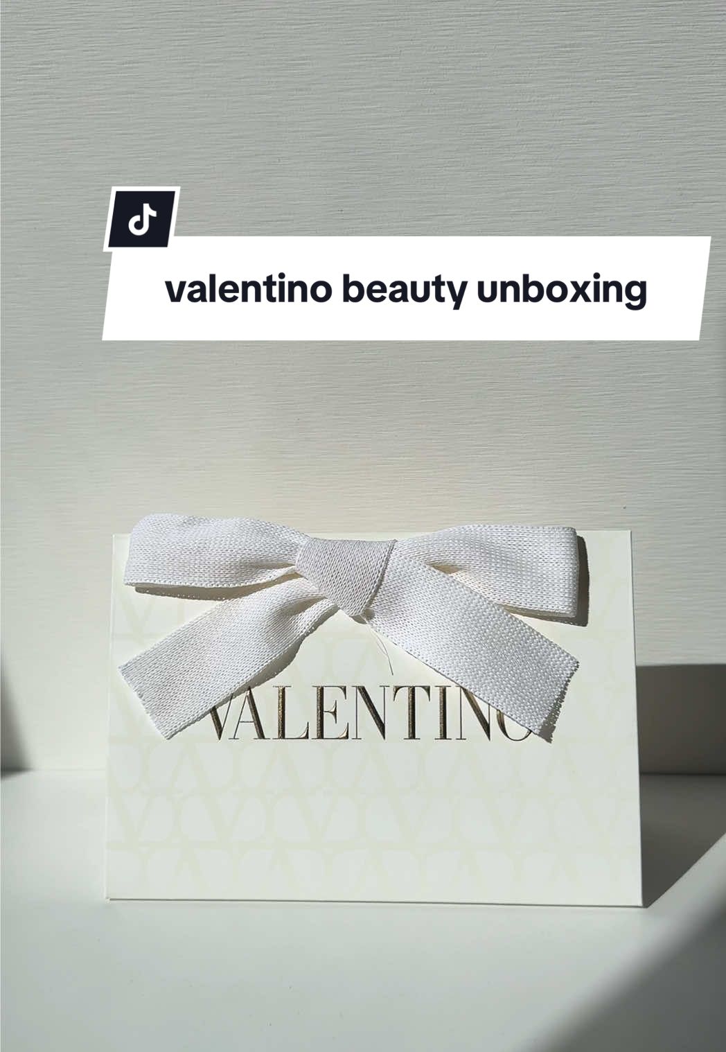 how pretty 🤩 @Valentino.Beauty   #GiftedByValentinoBeauty #SpikeValentino #SpikeValentinoDiscoBalm #pr #unboxing 