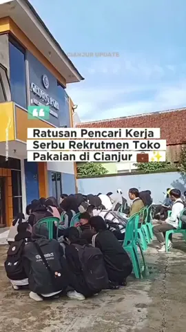 Suasana penuh semangat terasa sejak pagi di Gedung PGRI Kecamatan Cianjur, Rabu (29/10/2025). Ratusan pelamar kerja datang dengan wajah antusias, membawa berkas lamaran dan harapan besar untuk bisa lolos seleksi. ✨ Mereka mengikuti proses rekrutmen yang digelar oleh salah satu toko pakaian di Cianjur. Semangat, doa, dan harapan menyatu jadi satu — karena setiap langkah kecil hari ini bisa jadi awal dari perubahan besar esok hari. 💼🌟 #cianjur #cianjurupdate Video: @ahmdnsrllh__