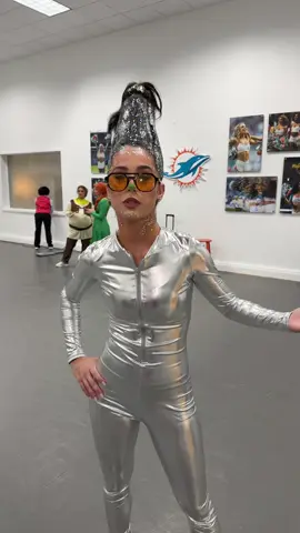 Currently problem: too much glitter😭💖 @Caroline Cestaro #fyp #miamidolphinscheerleaders #halloween 