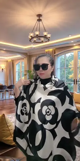 Khăn lụa đi du lịch siêu xinh! Choàng lên auto đẹp, lại còn chống nắng, chị em sắm ngay!