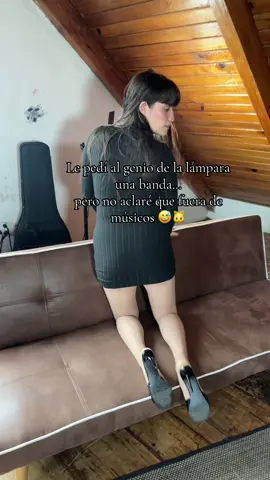 Y así fue como terminé rodeada de felinos en mi estudio 🐾 No tocan instrumentos, pero dan los mejores conciertos 💛  #MariaRiveiro #OficinaSonora #LatinaEnTikTok #MomentosBonitos #AlaRorroNiño