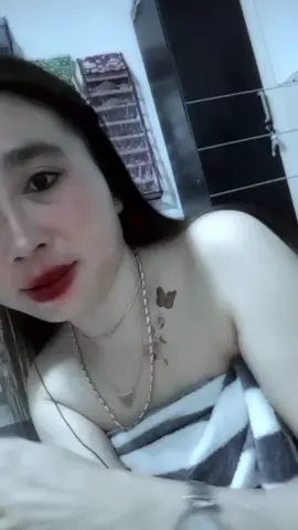 nyari yg ganteng mah bnyak tpi nyari yg udh kluar tiga kali msih lanjut itu susah, synk 😜😛😁