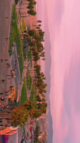 Venice Beach is straight out of a movie 🍿🌴🌅 . #LA #Losangeles #california #venicebeach #venicecalifornia 