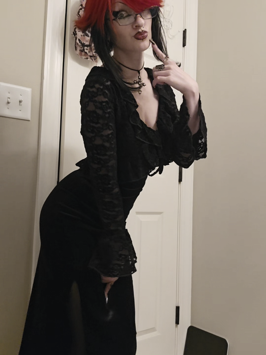 IT WAS A ROCK!!! LOBSTER!!!! #b52s #goth #gothfashion #gothic 