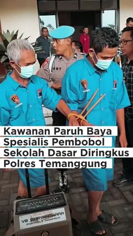 Tiga pria berusia 49–62 tahun ditangkap karena mencuri laptop, proyektor, dan printer dari beberapa SD di Temanggung dan sekitarnya. Mereka memilih sekolah yang sepi dan jauh dari permukiman untuk melancarkan aksi dini hari. Polisi mengingatkan masyarakat dan pihak sekolah untuk lebih waspada terhadap aktivitas mencurigakan di malam hari. 🧱 Barang bukti: linggis, 3 laptop, 1 proyektor, 1 printer. 🚔 Dijerat Pasal 363 KUHP — ancaman 7 tahun penjara. #Temanggung #Kriminal #PencurianSekolah #WaspadaMaling #PolresTemanggung