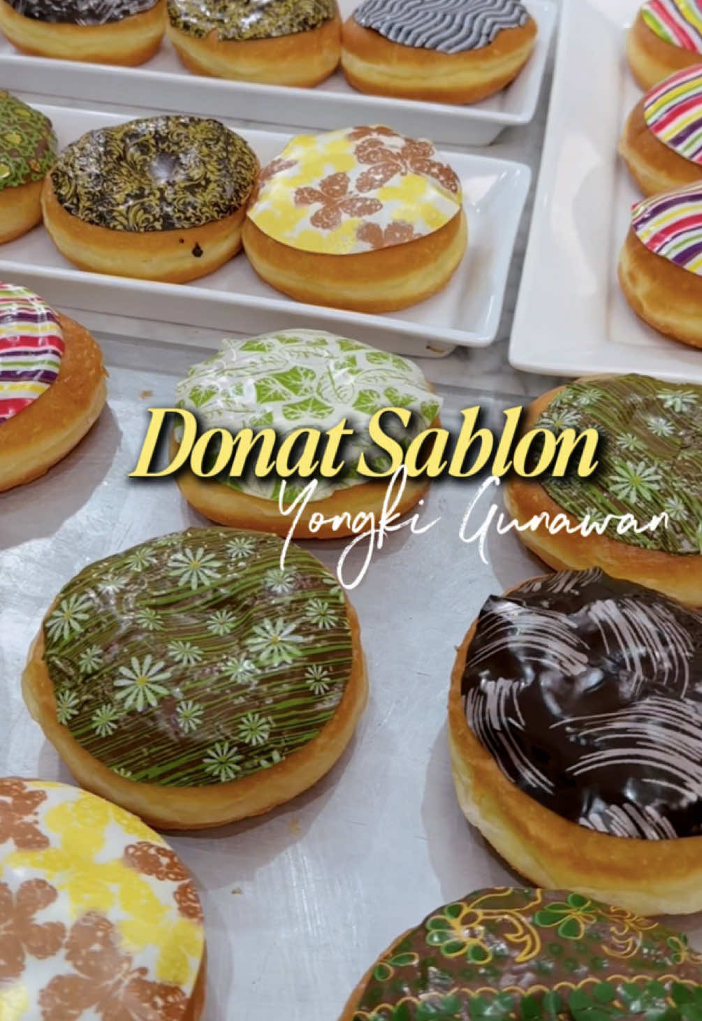 DONAT SABLON berikut cara saya mensablon donat mengunakan transfer papper dari @Tigerson Philti ada banyak pilihan motif dan profile yang menarik harga nya murah ko, coklat yang saya gunakan pasti dari @Cokelat Colatta 