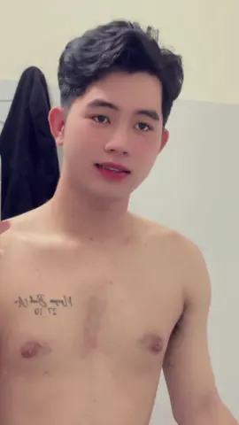 trong lớp thanh niên khu nhà giàu gọi anh là 