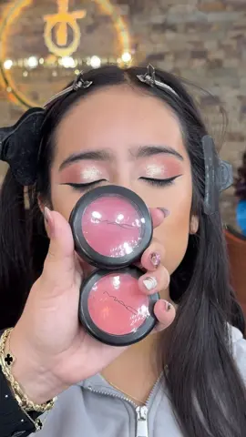 Mi quinceañera me dijo que no le gustaba como yo hacía las cejas y que se las dejara como estaban 😓😱😭 y aunque no le gusten el maquillaje sigue valorado en 17 m-i-l 💸 tutorial de maquillaje paso a paso 💄 #maquillajetutorial #makeuptutorial #quinceañera #viral 