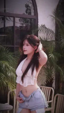 Nguyễn Diệp Chi A2K31 – cô gái  với học lực cực khủng và thần thái “đỉnh của chóp”. Nổi bật giữa khối chuyên Anh, Diệp Chi không chỉ học giỏi, nói chuyện thông minh mà còn sở hữu gương mặt xinh xắn, phong thái cuốn hút khiến ai gặp cũng phải ngoái nhìn. Cô nàng là kiểu người làm gì cũng có tâm, nói gì cũng khiến người khác phải gật gù. Không chỉ giỏi ngoại ngữ, Diệp Chi còn có tài năng đặc biệt với piano – mỗi khi cô chạm tay lên phím đàn, cả không gian như dịu lại, còn người nghe thì chỉ biết “đổ gục”. Vừa thông minh, vừa nghệ sĩ, vừa xinh đẹp – Diệp Chi chính là định nghĩa của “beauty with brains”.#xh #thptchuyenhatinh 