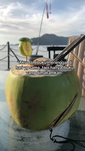 Dulu ketika bapak dimakamkan aku masih belum paham arti kehilangan, tapi setelah ibu dimakamkan aku hidup tapi seakan mati, aku hidup tapi sudah tak tentu arah tanpa beliau dan beserta do’a do’a nya