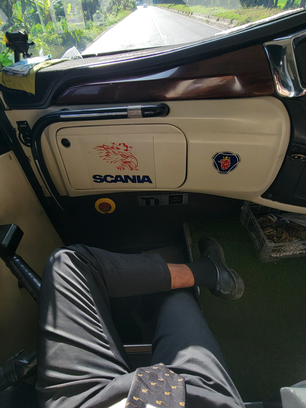 জীবন কাটে অপেক্ষায়,কখনো মানুষের কখনো সুদিনের ! 🫩😴#bangladeshtravel #shohagh #viralvideo #scaniabus #luxurybus 