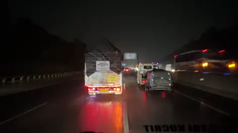 Sudah sejauh ini, tapi ternyata masih terhalang restu suaminya 😭 @Ridwan Samir 