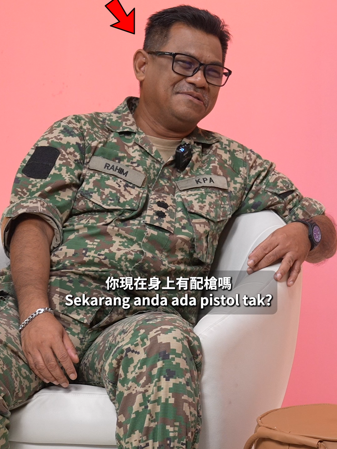 Bukan filem! Mereka betul-betul pernah main dengan peluru hidup 🔥 🔔Video penuh: 西西歪Ccwhyao di YouTube #西西歪 #Ccwhyao #種族奇事 #racewonderland #malaysia #malaysian #KAUM #TigakaumutamadiMalaysia #plkn #plkn2025