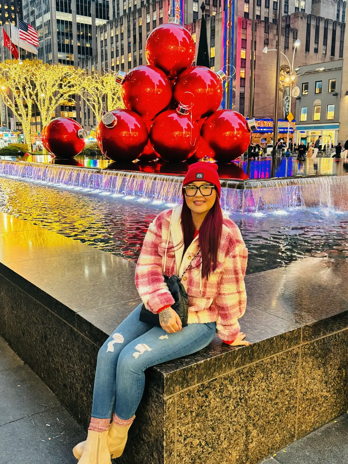 ITS NEW YORK 💗🫶🏽 I hope to be back there again around this year in December 🥰 one can wish 🤩 #newyork #nyc #nyctrip #NYC #holidays 